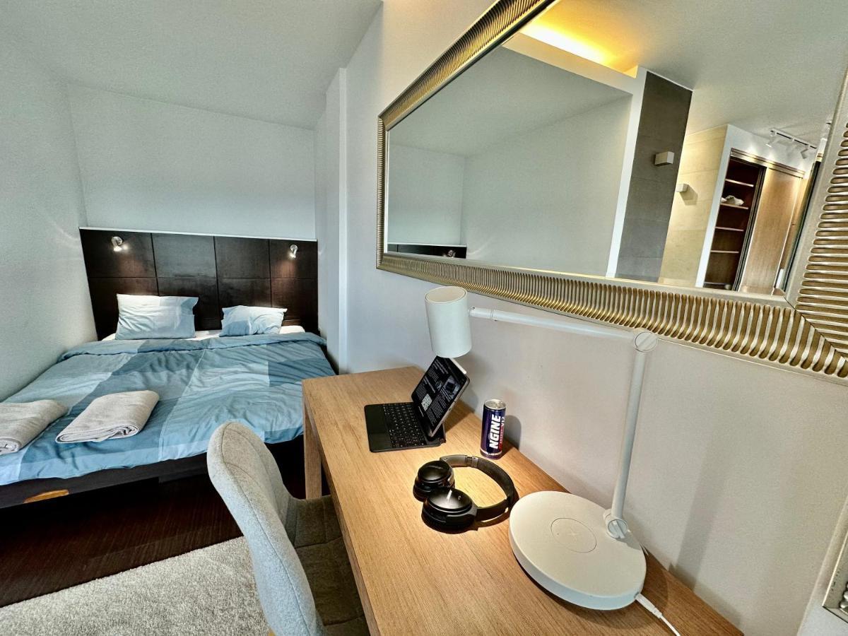 Top Metro X2 Fast Wifi 400 Mbs 70'Tv Netflix Hbo Max Appletv+ Disney+ Varšava Exteriér fotografie